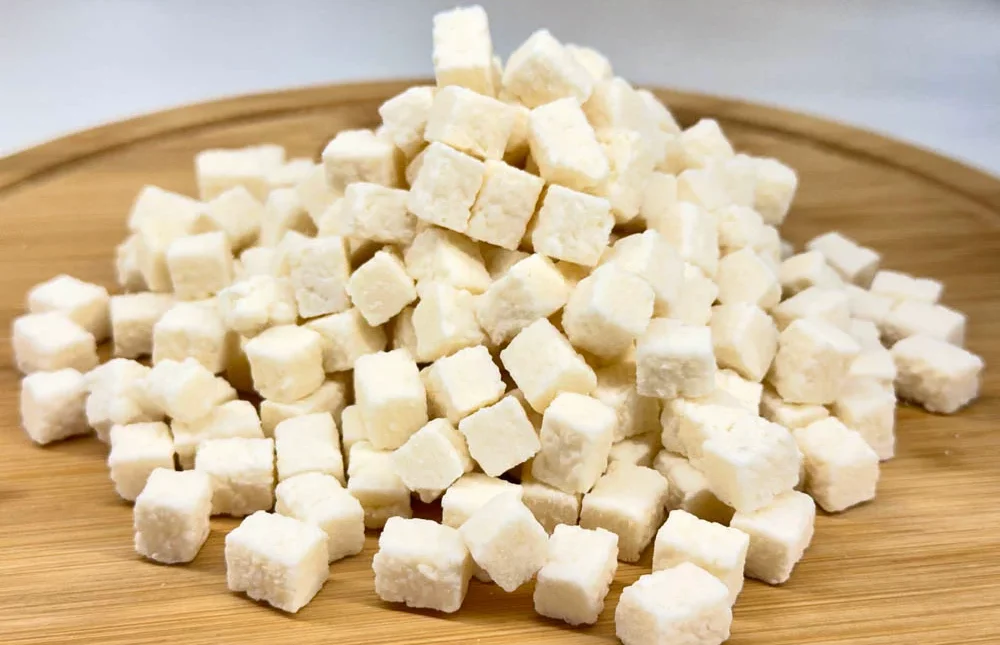 Coco deshidratado en un envase elegante de Sabur Turco.