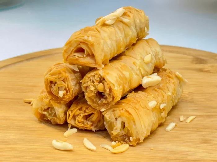 Dedo Mixto, dulce turco artesanal con frutos secos y textura crujiente.