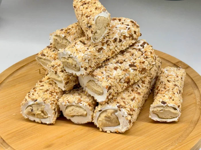 Delicia de crema con almendra, dulce turco tradicional de Sabur Turco.