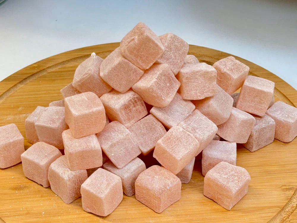 Delicia Agua Rosa, dulce turco tradicional con aroma floral y textura suave.