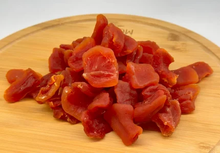 Trozos de papaya sin azúcar deshidratada en un envase elegante de Sabur Turco.