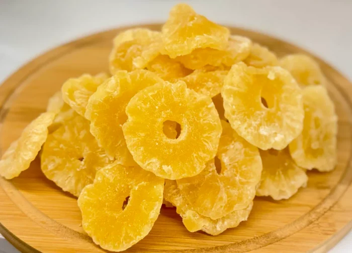 Piña dulce deshidratada en un envase elegante de Sabur Turco.