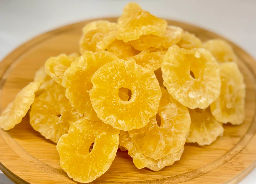 Piña dulce deshidratada en un envase elegante de Sabur Turco.