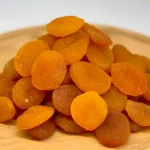 Albaricoques turcos deshidratados presentados en un envase elegante de Sabur Turco.
