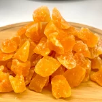 Trozos de melón dulce turco confitado, presentados en un envase elegante de Sabur Turco.