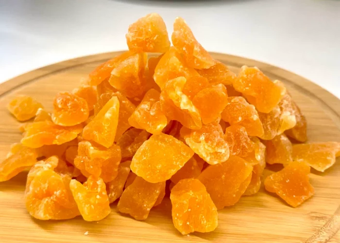 Trozos de melón dulce turco confitado, presentados en un envase elegante de Sabur Turco.